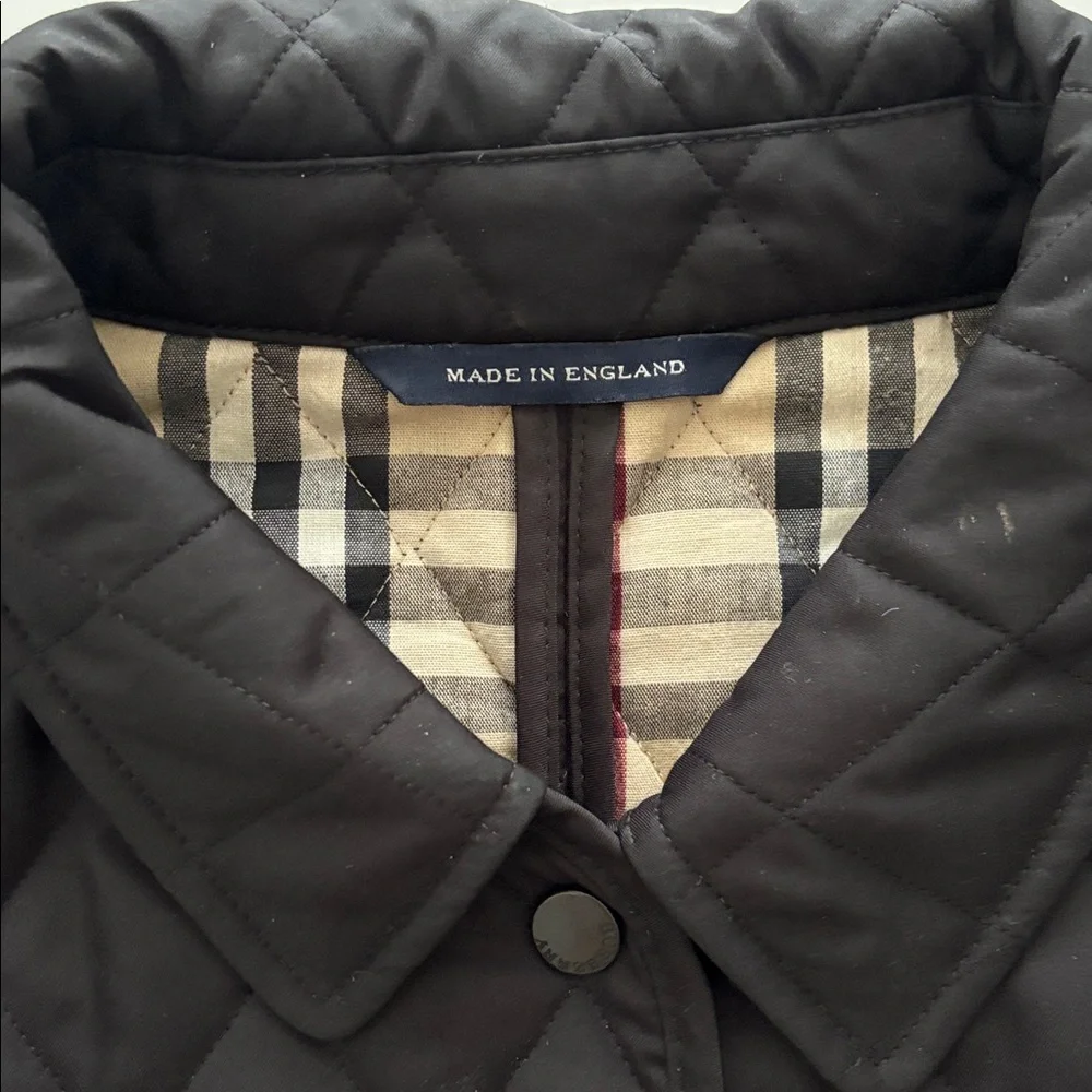 Burberry Women’s Black Quilted Barn Jacket - Picture 3 of 13